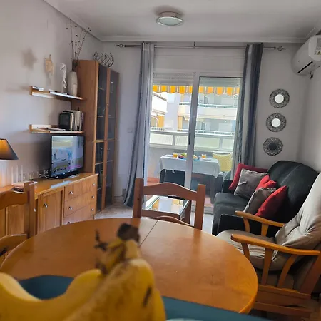 Comfortable In With Pool And Near The Sea דירה *